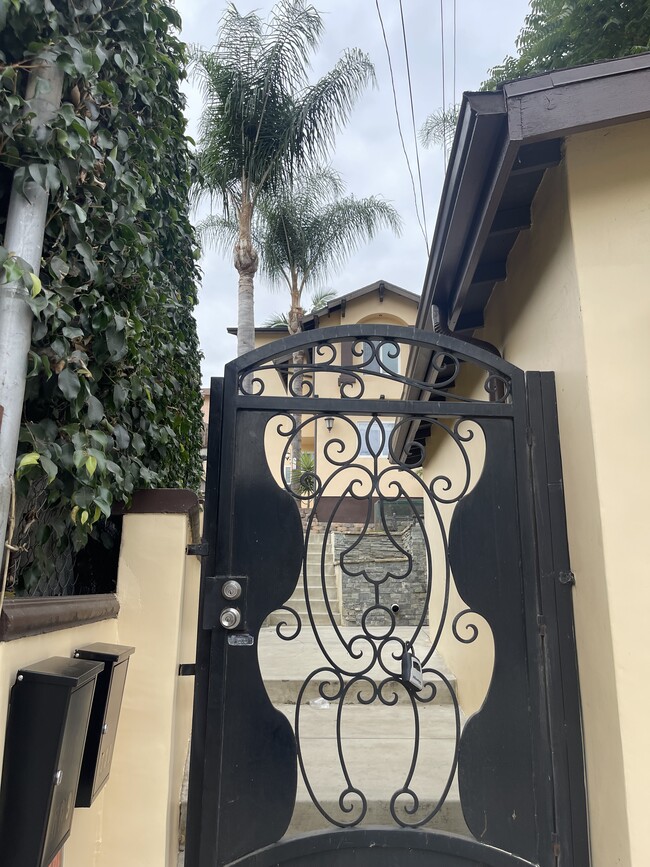 Building Photo - 729 N Gage Ave