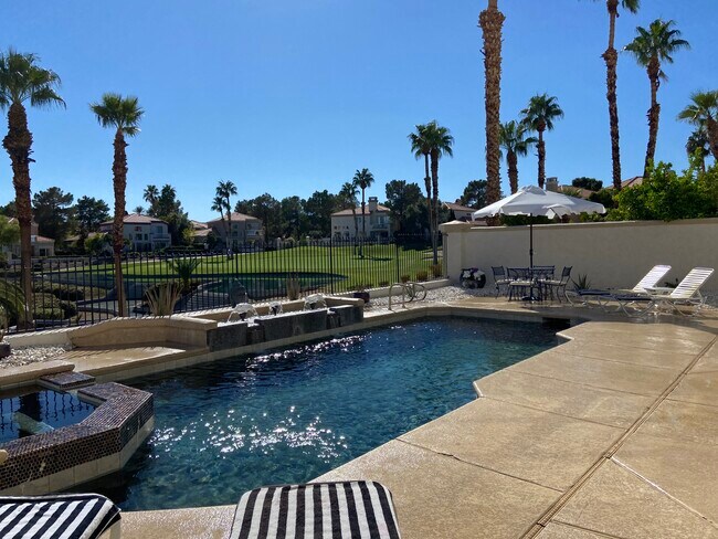 Foto del edificio - 8197 Horseshoe Bend Ln