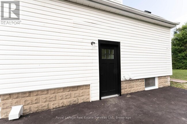 Photo du bâtiment - 235 E 21st St