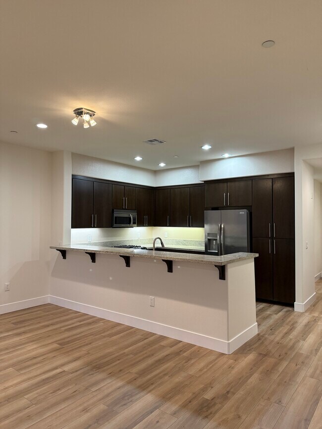 Foto del edificio - 4820 Bellflower Ave