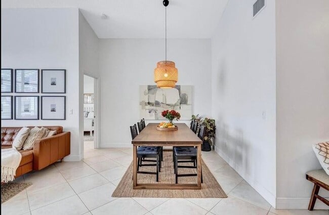 Building Photo - 9569 Tavernier Dr