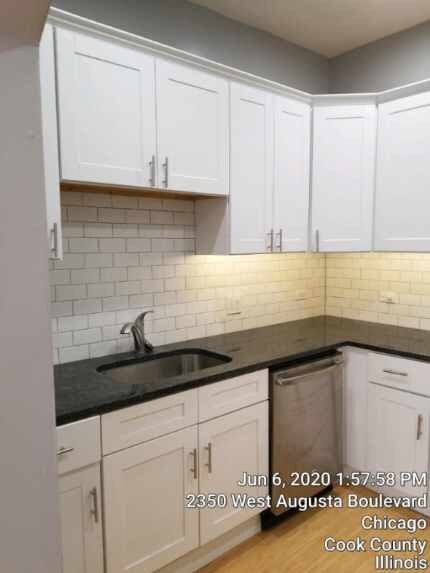 Foto del edificio - 2350 W Augusta Blvd