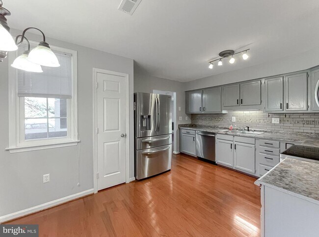 Building Photo - 13200 Clipper Cir