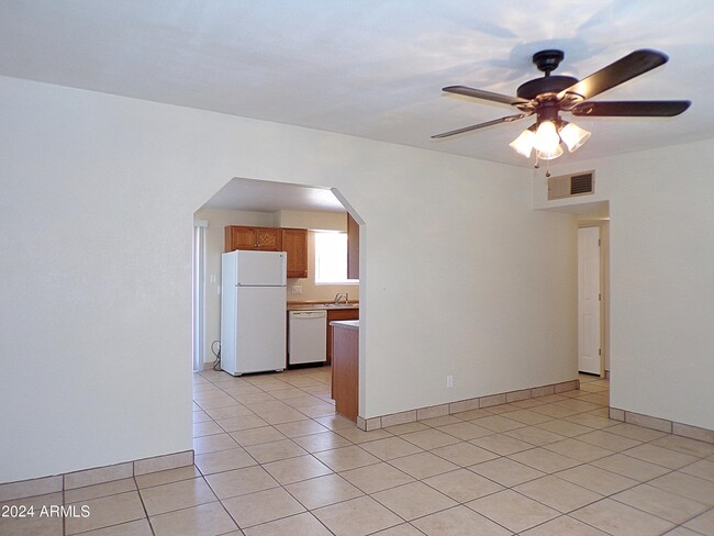 Building Photo - 129 E Cypress St