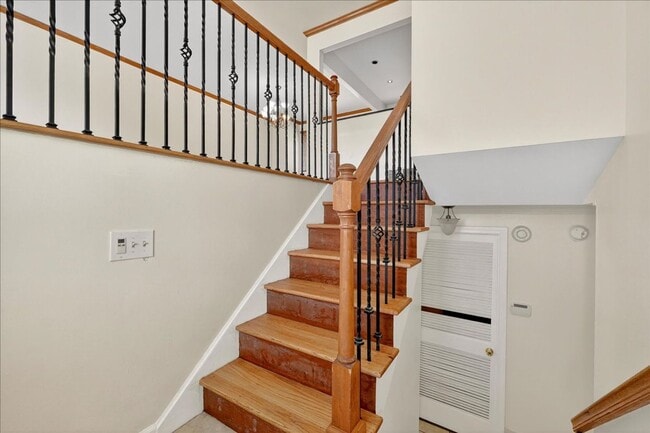 Building Photo - Step inside to experience the charm!