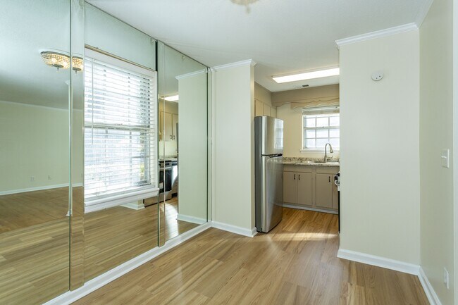 Building Photo - 2053 Montreat Cir