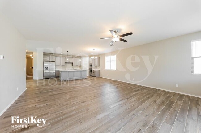 Foto del edificio - 18530 W Robin Ln