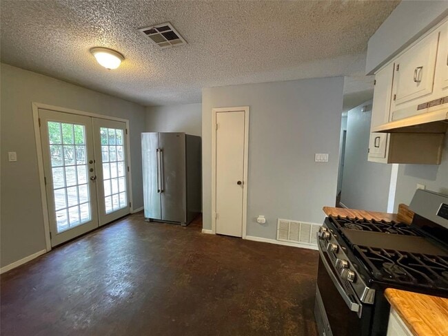 Building Photo - 7712 Elderberry Dr