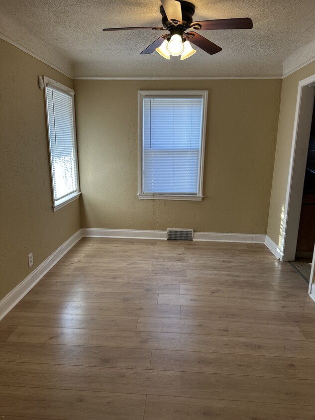 Foto del edificio - 16800 Oakfield Ave