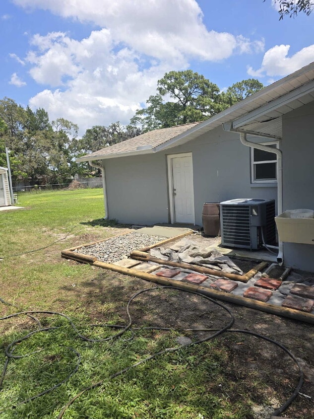 Primary Photo - Beautiful remodeled Studio/efficiency room...