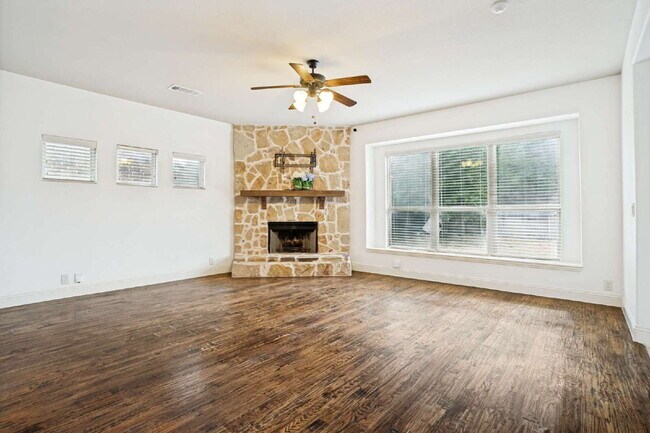Building Photo - Spacious & Charming Home in Desirable Savannah Community