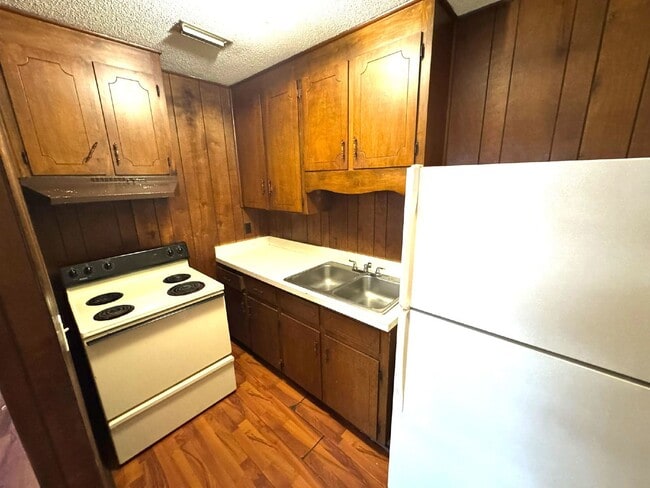 Building Photo - 1 bedroom, 1 bath duplex for rent in Dothan, AL - Section 8 approved! Check out this rental today.