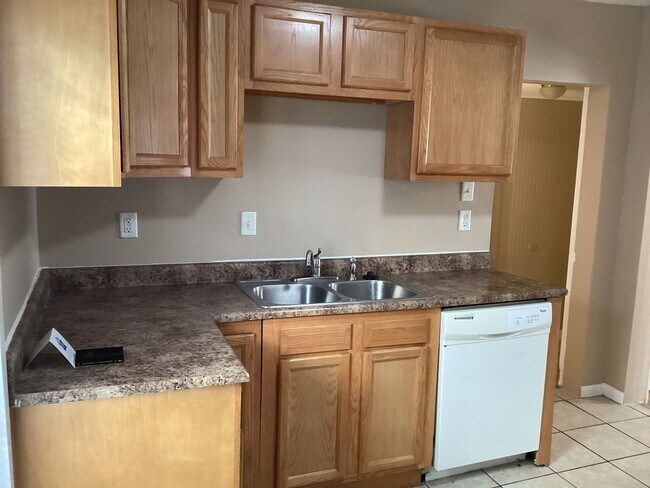 Foto del edificio - 1007 Elwood St 3BR/1.5BA (Middletown)