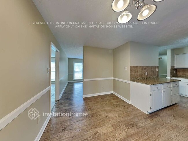 Building Photo - 2381 Cedar Dr