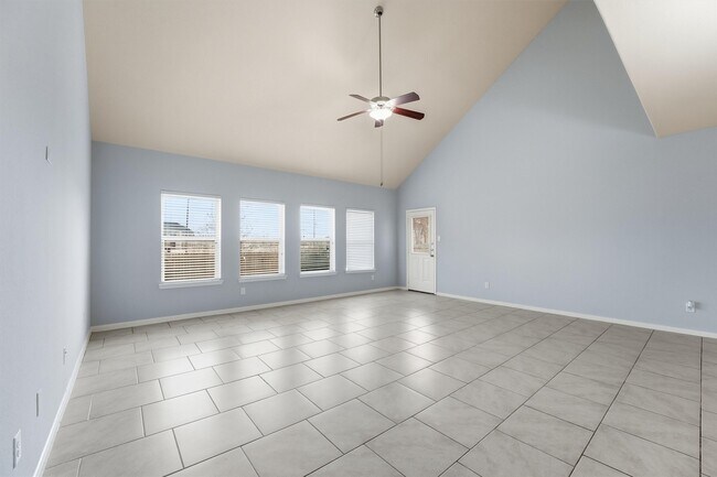 Foto del edificio - 719 Longstreet Dr