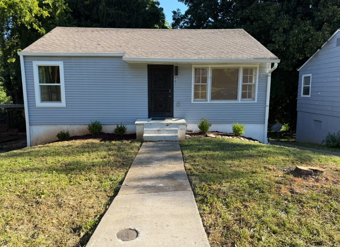 Front - 702 Ben Hur Ave