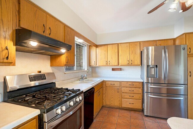 Foto del edificio - 4bed! Spacious Brick Tri-Level with Mounta...