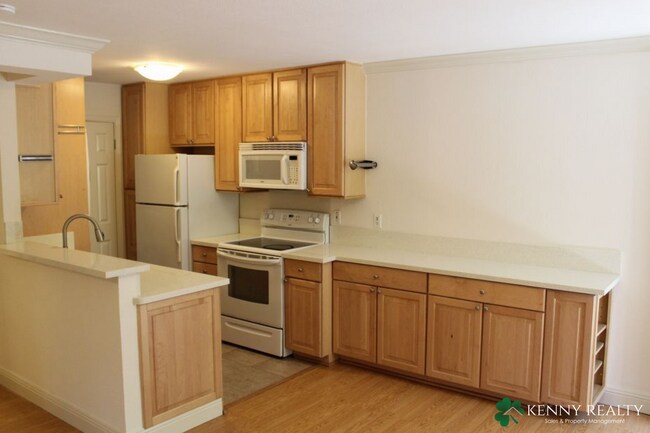 Foto del edificio - Rare Corner One Bedroom Fully Remodeled w/ In-Unit Laundry