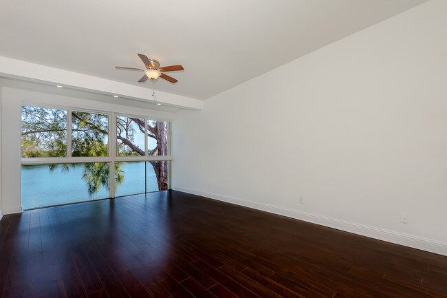 Building Photo - 5009 SW 71st Pl