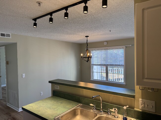 Foto del edificio - 3713 Morris Farm Dr