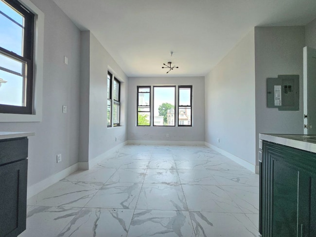 Building Photo - 226 Roseville Ave