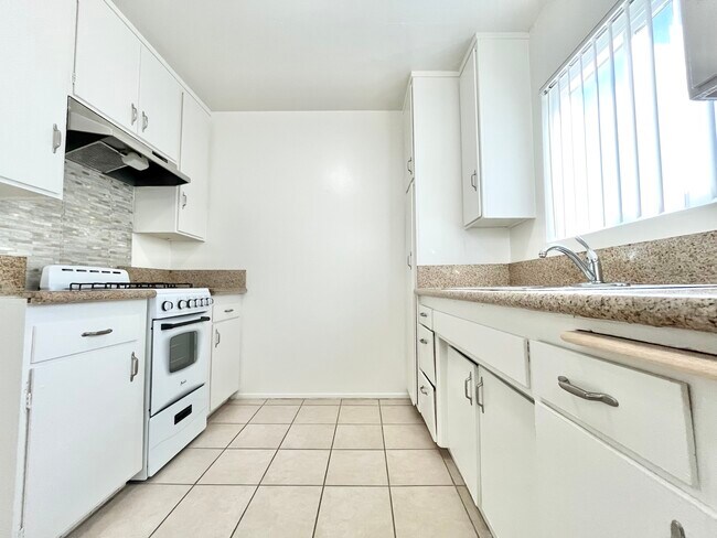 Foto del edificio - 7616 Fulton Ave