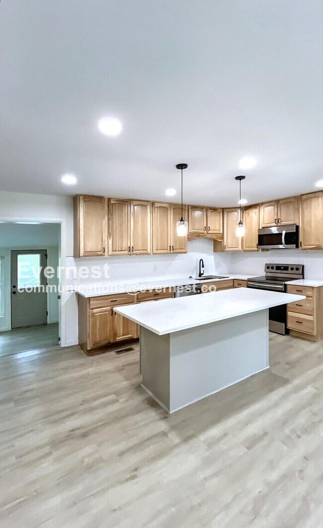 Foto del edificio - 11800 Dolly Pond Rd