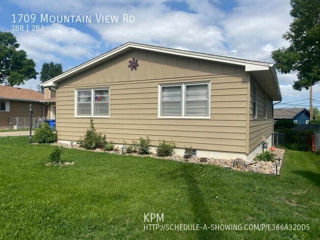 Foto del edificio - 3 BED | 1.5 BATH | DOUBLE GARAGE | WEST