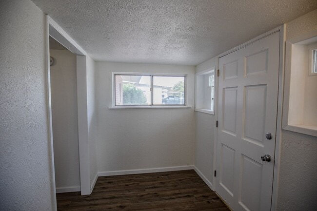 Building Photo - Newly Remodeled Home