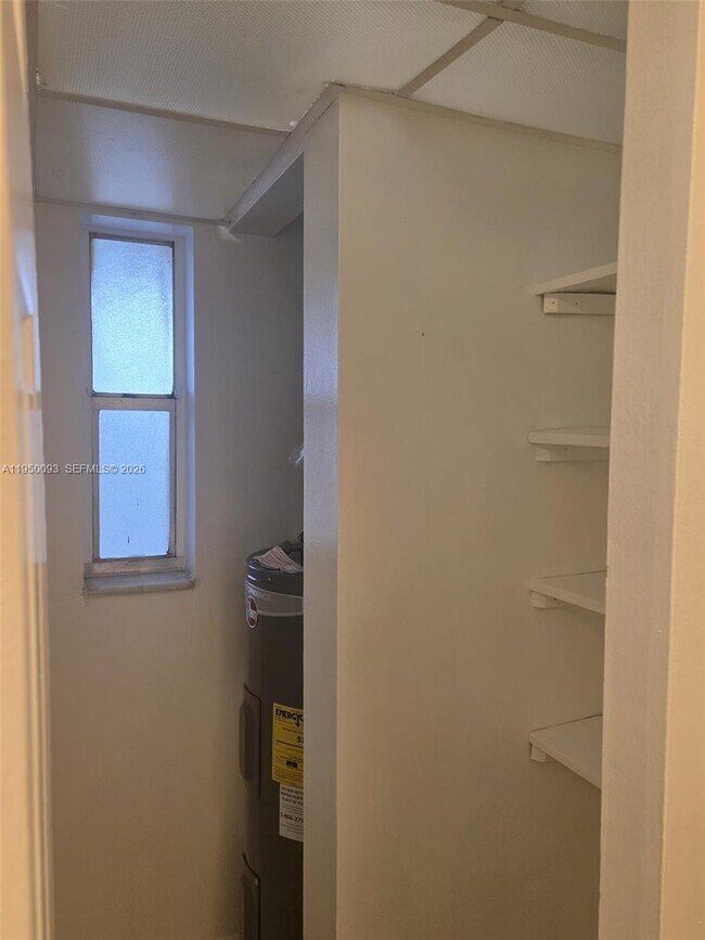 Foto del edificio - 7825 Fairview Dr