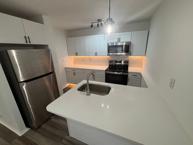 Building Photo - Summit Street Duplexes