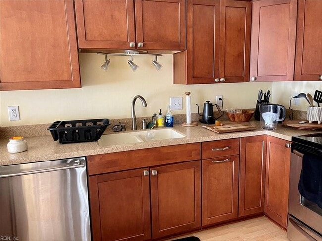 Building Photo - 2 Bedroom Chesapeake Bay Area Condo