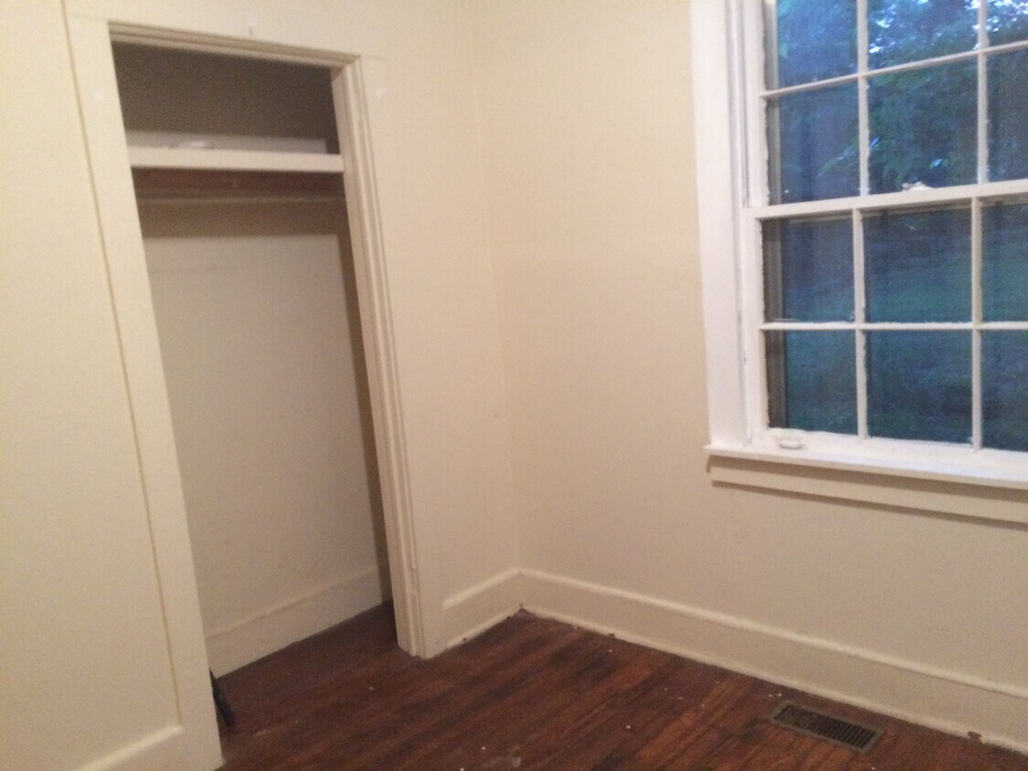 Building Photo - 809 Magnolia Dr NW