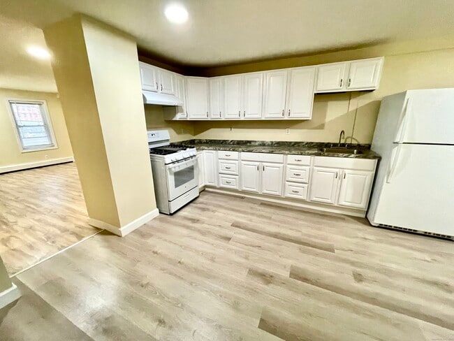 Building Photo - 92 W Main St