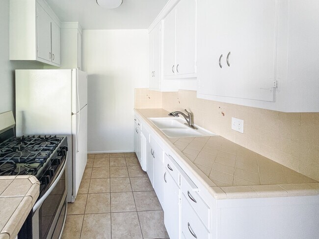 Building Photo - 923 9th St