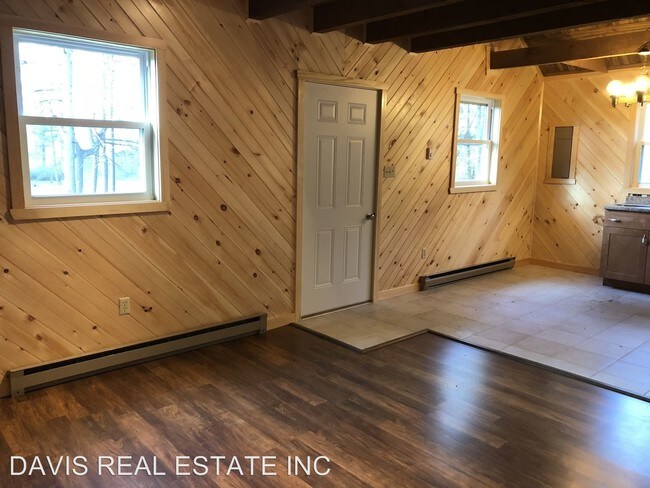 Building Photo - 2 br, 1 bath House - 765 W. Winter Rd.