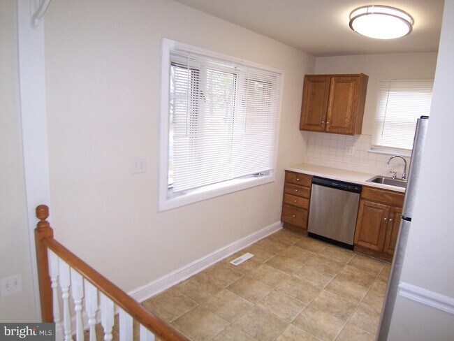 Building Photo - 408 Laburnum Rd