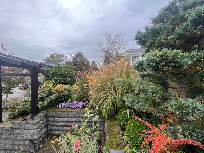 Foto del edificio - Cozy 2 Bedroom in Charming Everett Neighbo...