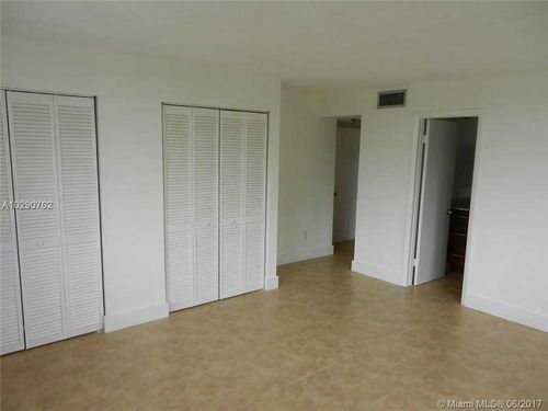 Building Photo - 3253 Foxcroft Rd