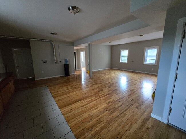 Building Photo - 150 Westerleigh Rd