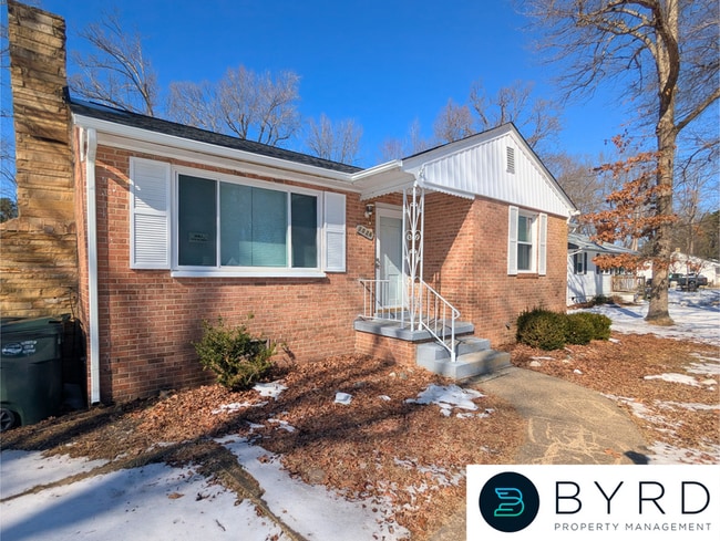 Building Photo - 1036 Kingsway Rd