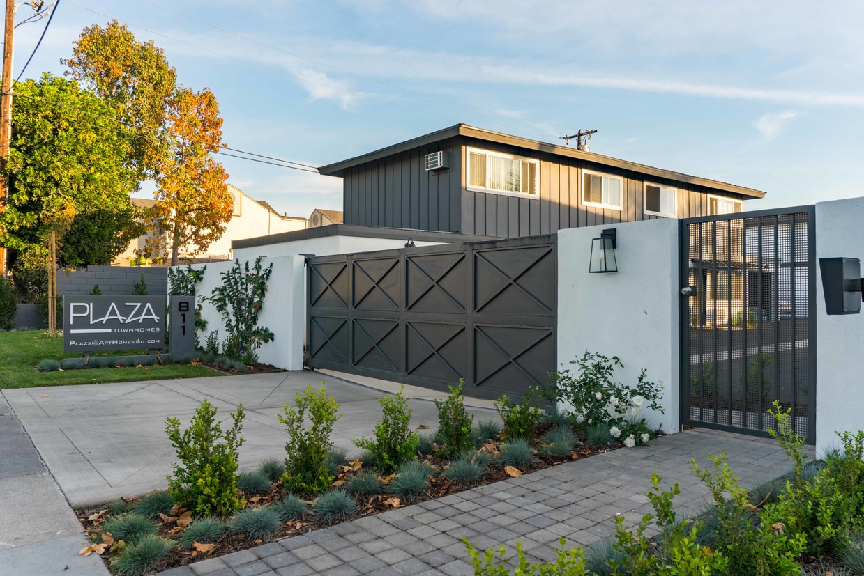 Primary Photo - Plaza Townhomes