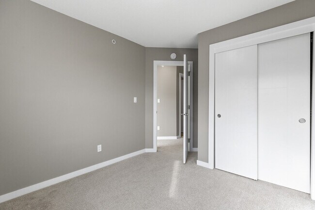 Photo du bâtiment - 1631 Hammond Cres NW