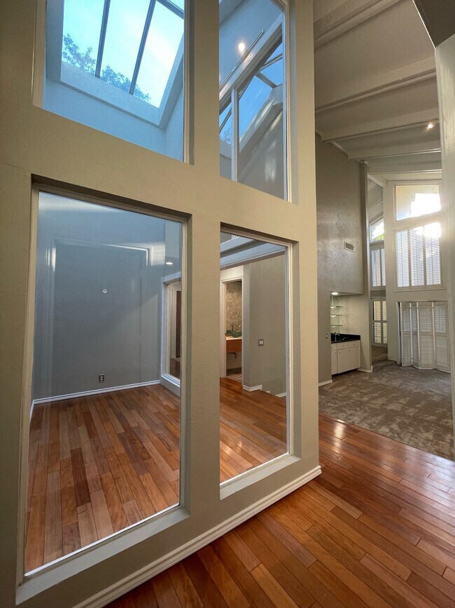 Building Photo - 124 Fox Glen Cir