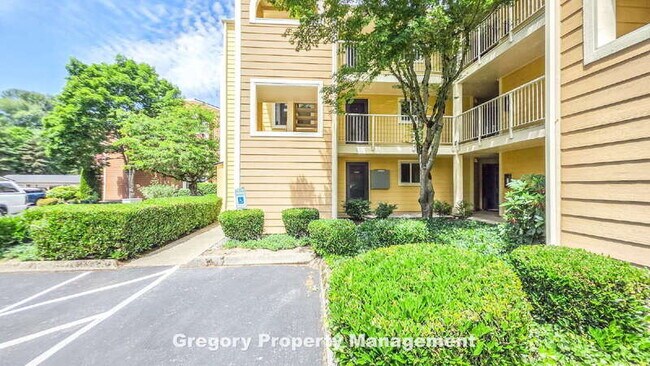 Foto del edificio - 15802 Leary Wy