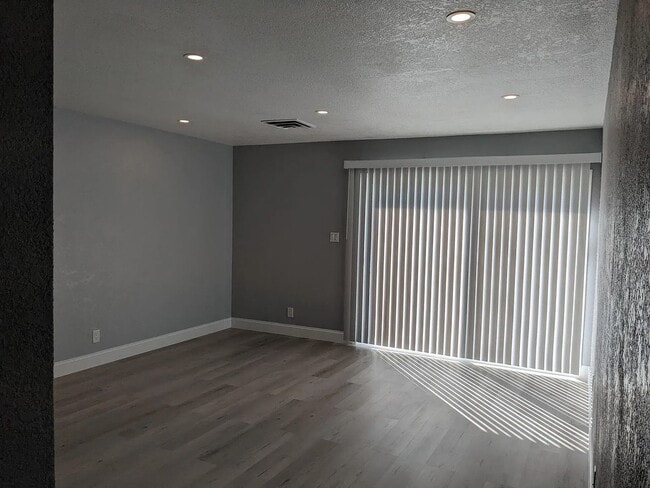 Building Photo - Beautiful 4 Bedroom Home with a View