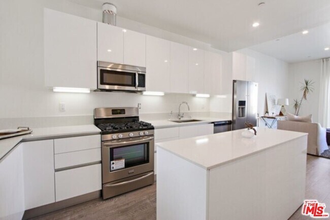 Foto del edificio - 1038 S Mariposa Ave