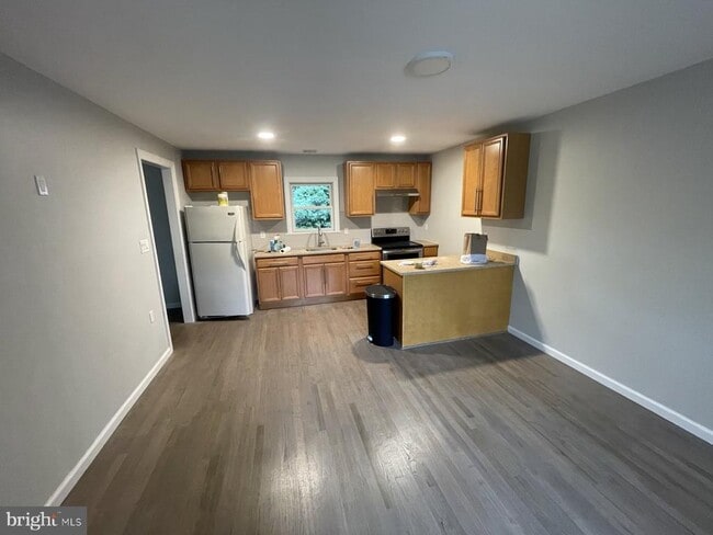 Building Photo - 15 E Trenton Ave