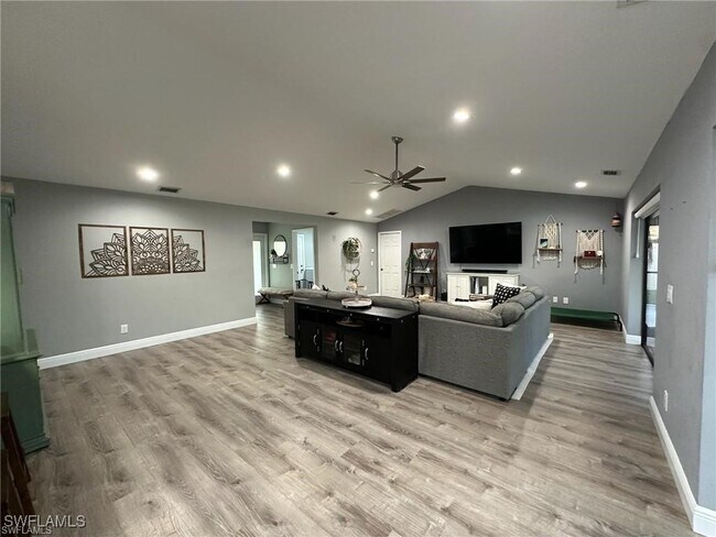 Foto del edificio - 1714 SE 2nd St