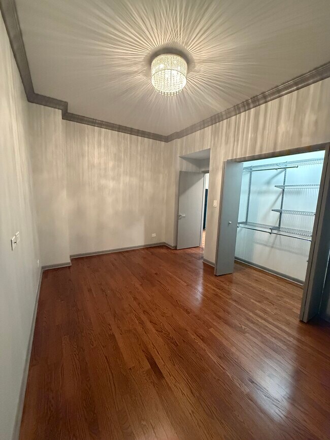 Building Photo - 4434 S Calumet Ave
